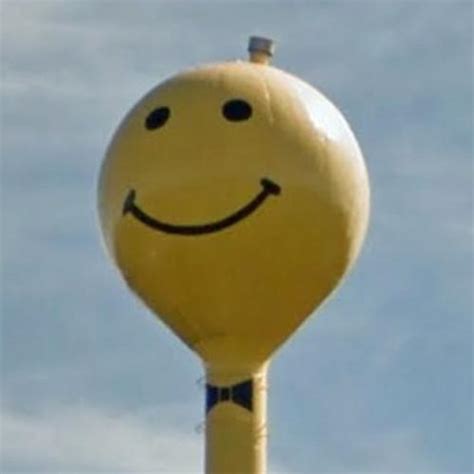 Smiley face water tower in Makanda, IL - Virtual Globetrotting