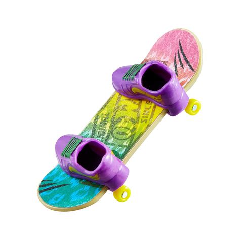 Hot Wheels Skate Collector Fingerboard And Vehicle Pack Mix Random Set Of