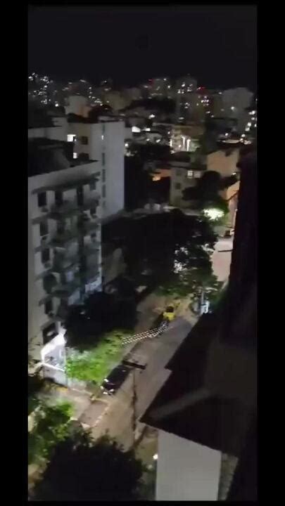 Vídeo Intenso tiroteio assusta moradores do Morro dos Macacos e de