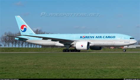 HL8252 Korean Air Boeing 777 FB5 Photo By Chris De Breun ID 942714