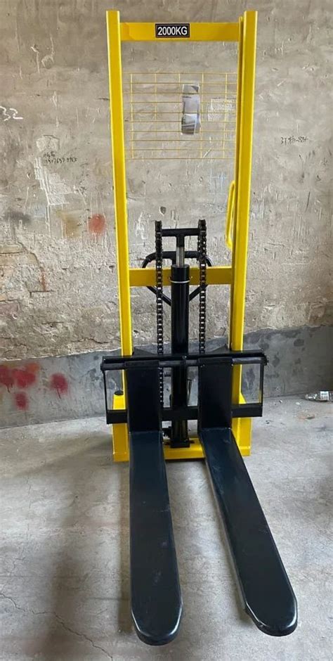 Mild Steel 2000kg Hydraulic Manual Stacker For Material Handling At Rs