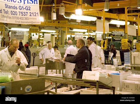 The Billingsgate Fish Market At Canary Wharf In London Stock Photo Alamy