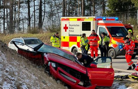 T Dlicher Unfall Im Landkreis Roth Auto Prallt Gegen B Schung