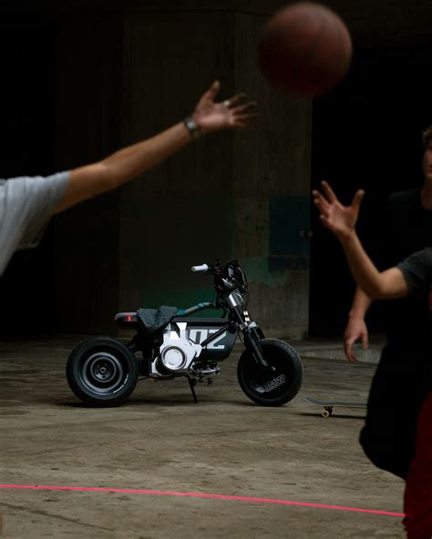 Bmw Motorrad Concept Ce Electric Scooter Set A Bm Paul Tan S