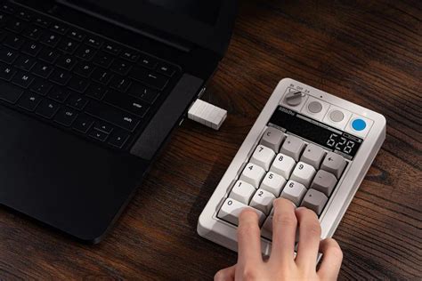 Новости — Гаджет дня: ретро-клавиатура 8BitDo с Numpad-калькулятором