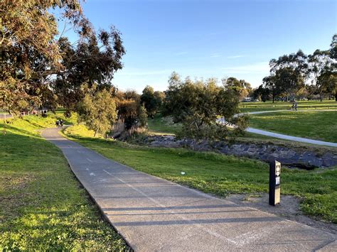 Darebin Creek Trail to Bundoora - Trail Navigator Victoria