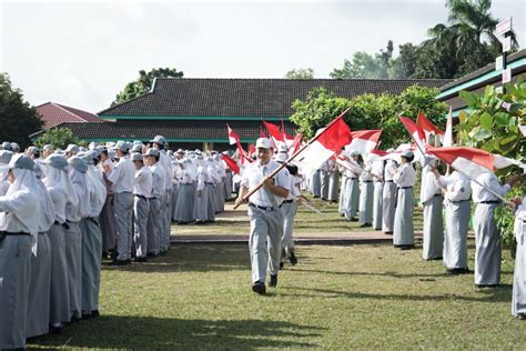 Semangat Siswa Siswi Smkn 1 Sungailiat Berpartisipasi Dalam Menyanyikan Mars Bnn Smkn 1 Sungaliat