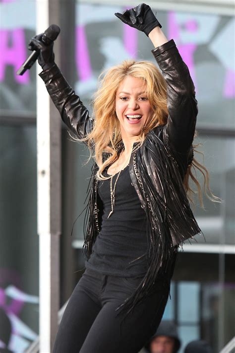 Shakira - Performing on NBC's 'Today' - Rockefeller Plaza in New York City