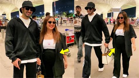 Pregnant Neha Kakkar Flaunting Her Baby Bump With Husband Rohanpreet