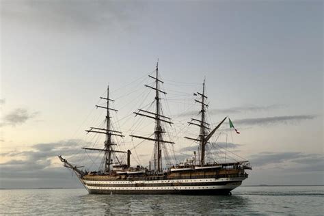 Amerigo Vespucci Arriva A Darwin Ma Tappa Del Tour Mondiale