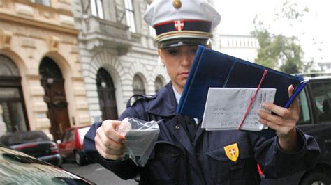 Bečka policija upozorava na lažne kazne za parking Evo kako da