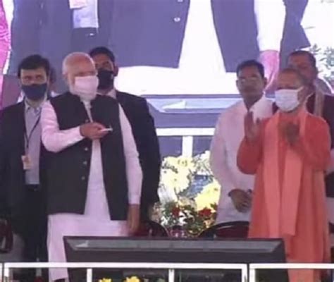 Pm Modi In Mahoba प्रधानमंत्री बोले वो यूपी को लूटकर नहीं थकते थे और