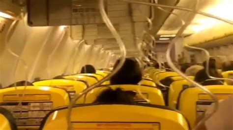 Siamo Sopravvissuti Paura Sul Volo Ryanair Le Immagini