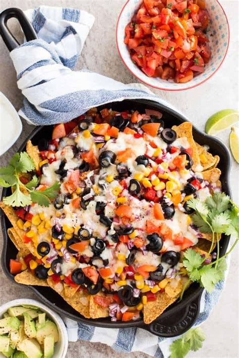 15 Minute Fully Loaded Vegetarian Nachos Savory Nothings