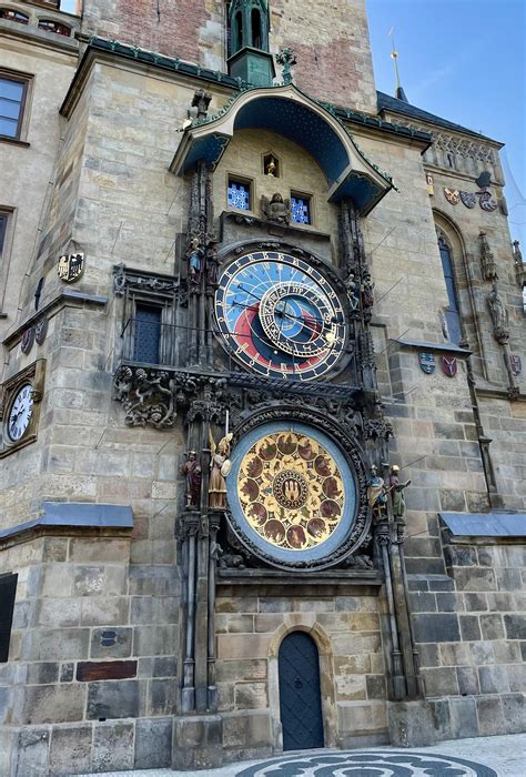 Blojak The 610 Year Old Astronomical Clock In Prague The Worlds