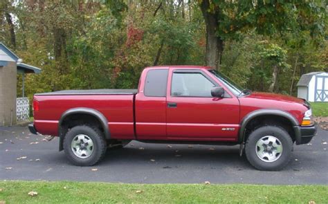 Chevrolet S10 Zr2 4x4 - reviews, prices, ratings with various photos