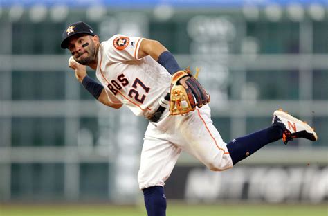 José Altuve Llega Al Jonrón 15 De Por Vida En Postemporada De La Mlb