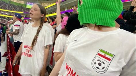 Punkband Pussy Riot Protestiert Auf Trib Ne F R Frauen Im Iran