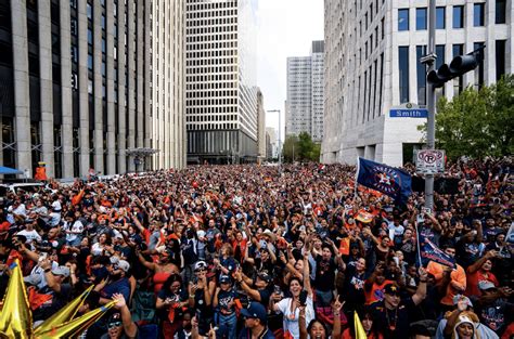 World Series Championship Parade in Downtown Houston – Latino Sports