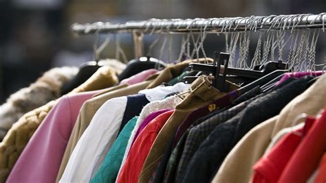 Les Vêtements Usés Parfois Réutilisés Ou Recyclés Souvent Exportés Midilibrefr