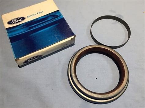 NOS 1975 FORD MEDIUM HEAVY TRUCK FRONT WHEEL HUB OIL SEAL RETAINER