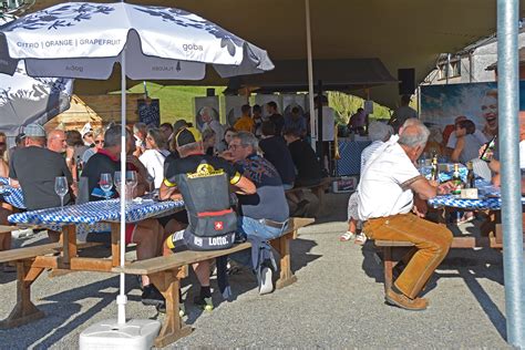 Weiss Blauer Plausch Im Gaiser Gemeindepark Appenzell Ch