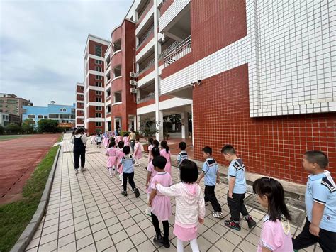 初探小学悟成长 幼小衔接零距离——记新民中心幼儿园大班段参观小学活动