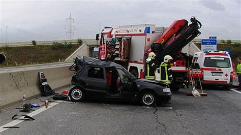 A4 Eine Tote Bei Auffahr Unfall Oe24 At