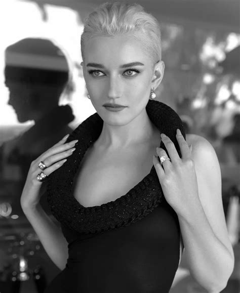 Julia Garner Nude Pics Scenes And Porn Scandal Planet