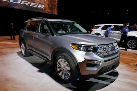 Ford Unveils Revamped 2020 Explorer Suv Cbs Detroit