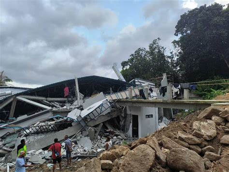 Tiga Pekerja Dikhuatiri Tertimbus Dalam Runtuhan Bangunan Resort