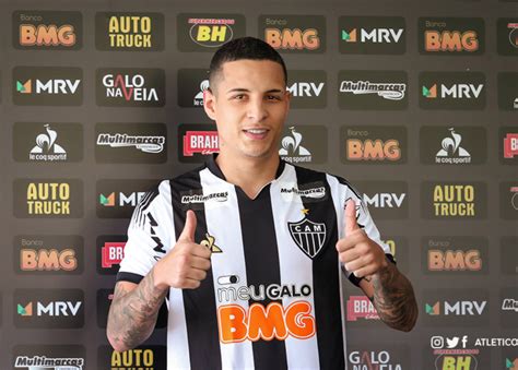 Atl Tico Mg Apresenta Lateral Guilherme Arana Gazeta Esportiva