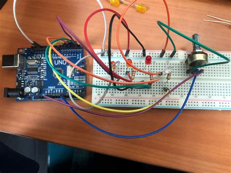 ARDUINO LEDS PRENDIDO EN SECUENCIA POTENCIÓMETRO REGULANDO VELOCIDAD