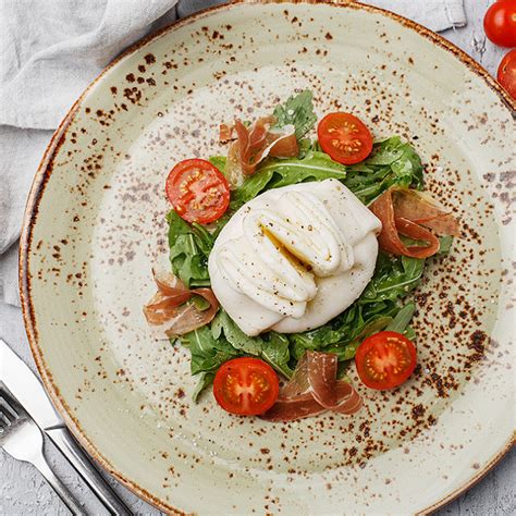 Salade De Tomates Burrata Roquette Olives Jambon Cru