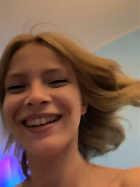 Sexy Blonde Annie 2024 05 07 161101