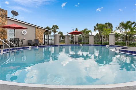 Travelodge by Wyndham Kissimmee/Orlando | Kissimmee, FL Hotels