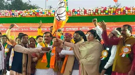 पंचायत चुनाव से पहले बीरभूम में Tmc को झटका अनुब्रत के करीबी नेता Bjp