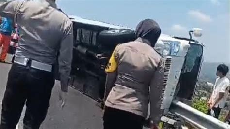 Minibus Rombongan Santri Kecelakaan Di Tol Ungaran Semarang Bawa Orang