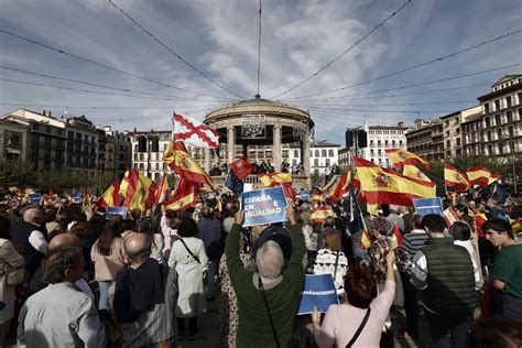 Varios Miles De Personas Se Concentran En Pamplona Contra La Amnist A