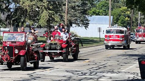 VIDEO: Antique fire trucks parade through Frankenmuth