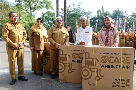 Pemkab Banjar Salurkan Bantuan Kursi Roda Bagi Penyandang Disabilitas