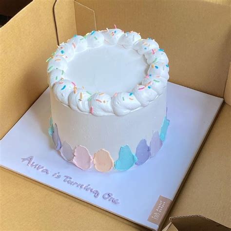 Discover The Beauty Of A Minimalist Birthday Cake