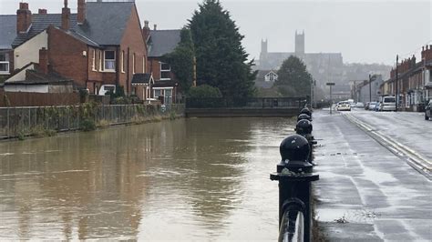 Properties in Lincolnshire flooded after Storm Henk sweeps county - BBC News