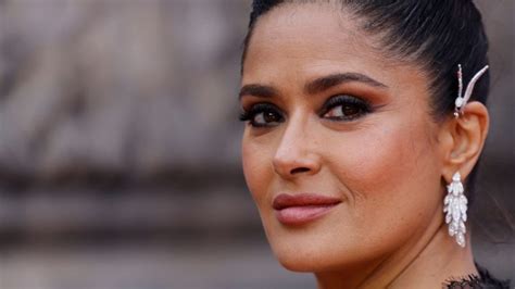 Salma Hayek Celebró Sus 56 Años Con Sensual Video En Bikini