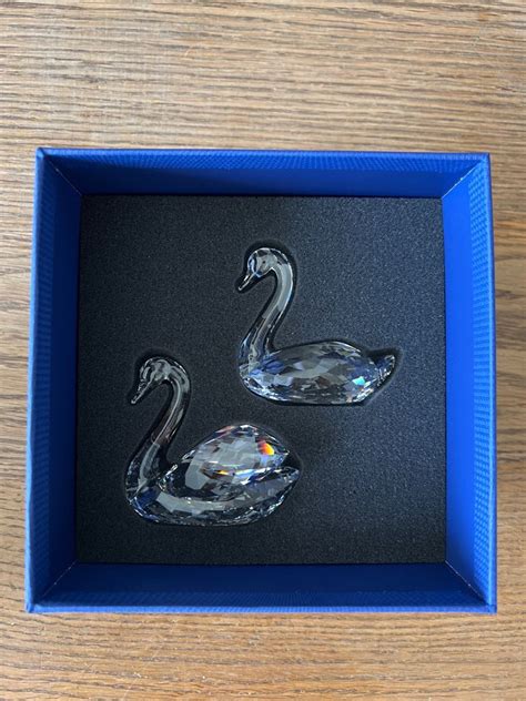 Swarovski Swan Couple Figurine 名牌 飾物及配件 Carousell