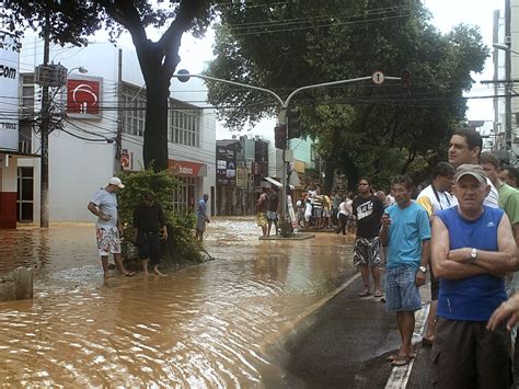 Rep Rter Paulo Maciel Enchente Nesta V Spera De Natal Colatina