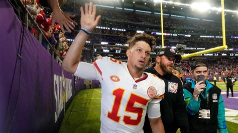 Patrick Mahomes, Chiefs outlast Vikings 27-20; Travis Kelce catches TD ...