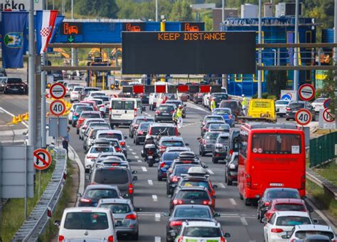 Na Autocesti Prema Moru Kolona Zbog Sudara