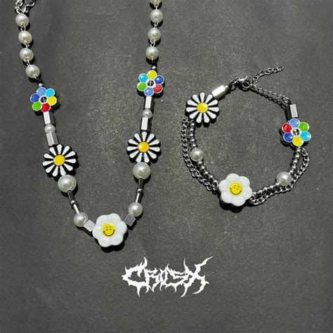 Jual KALUNG DAISY SMILEY SUN FLOWER PEARL CHAIN NECKLACE BRACELET