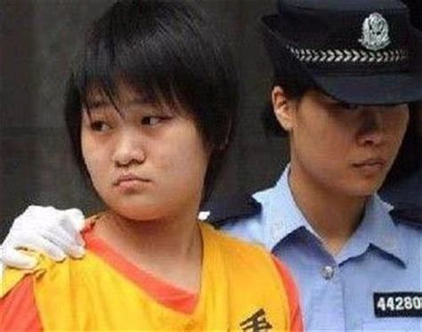 他们说不想活了，那我就帮他们上路，十八岁少女的弑父杀母之路